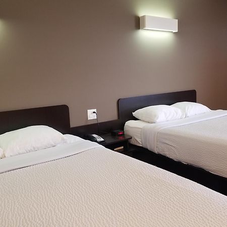 Joys Inn Innisfail, Ab Bagian luar foto