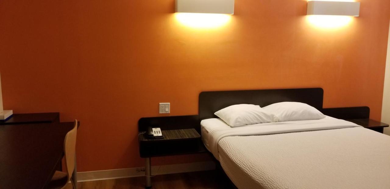 Joys Inn Innisfail, Ab Bagian luar foto