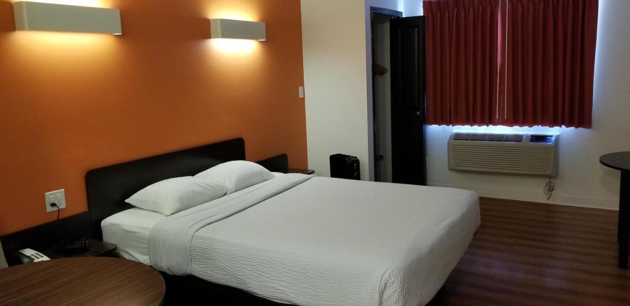 Joys Inn Innisfail, Ab Bagian luar foto