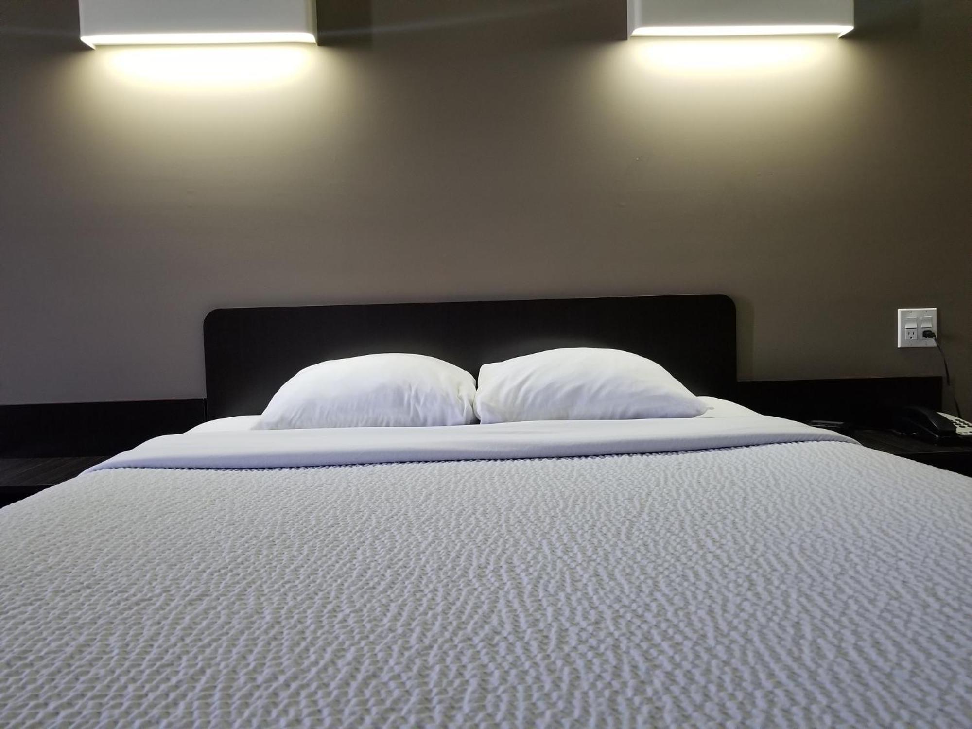 Joys Inn Innisfail, Ab Bagian luar foto