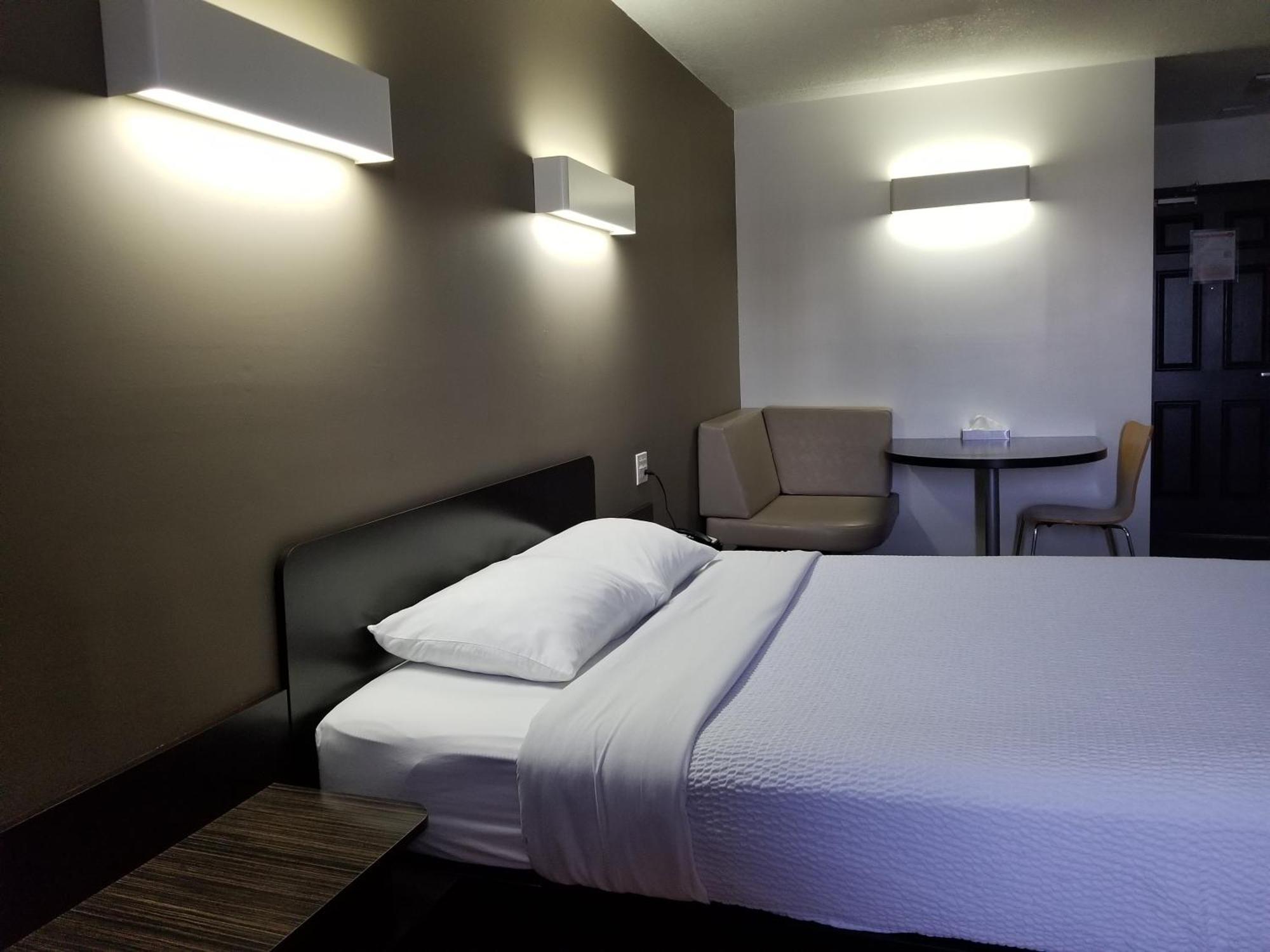 Joys Inn Innisfail, Ab Bagian luar foto