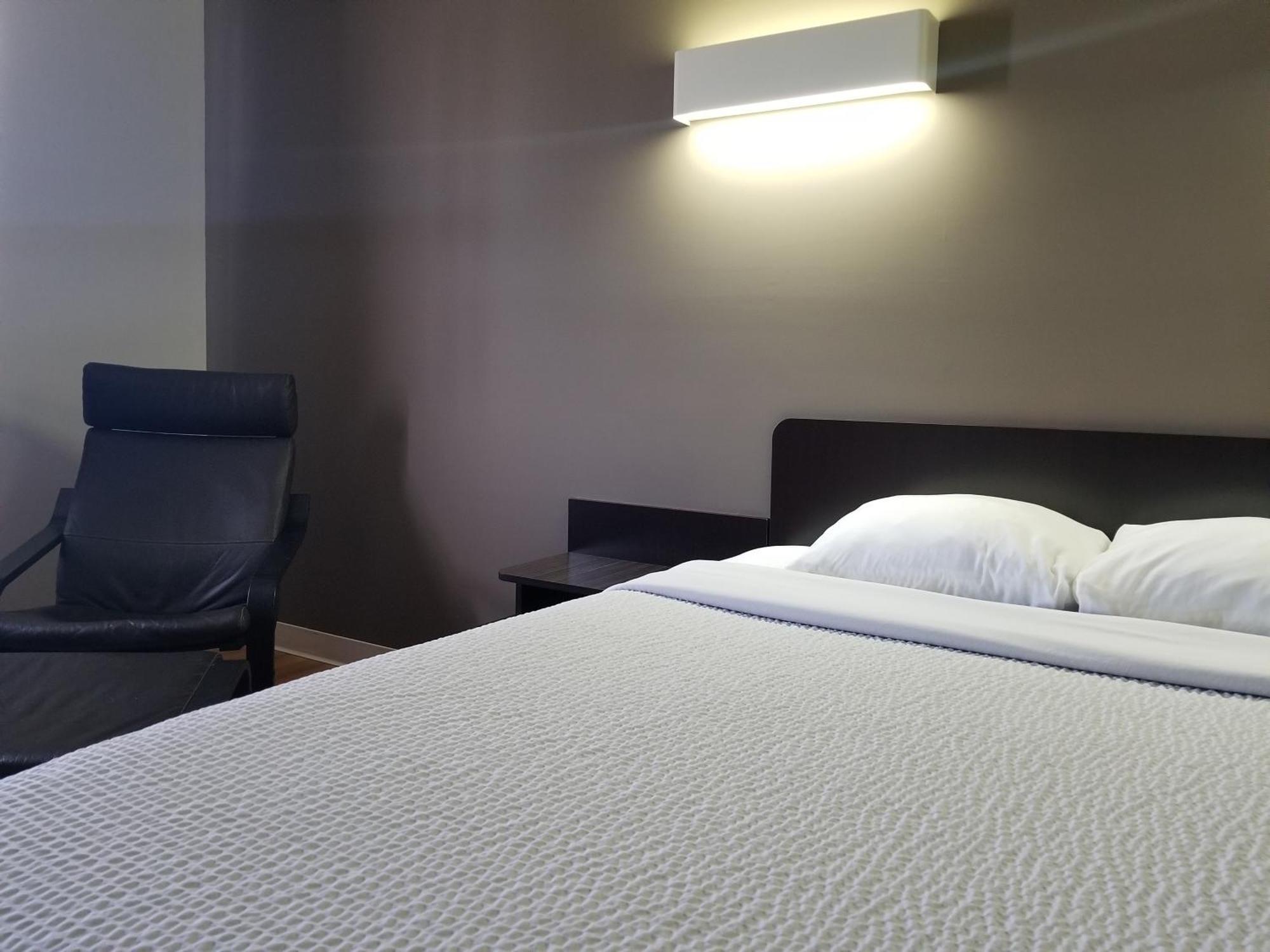 Joys Inn Innisfail, Ab Bagian luar foto