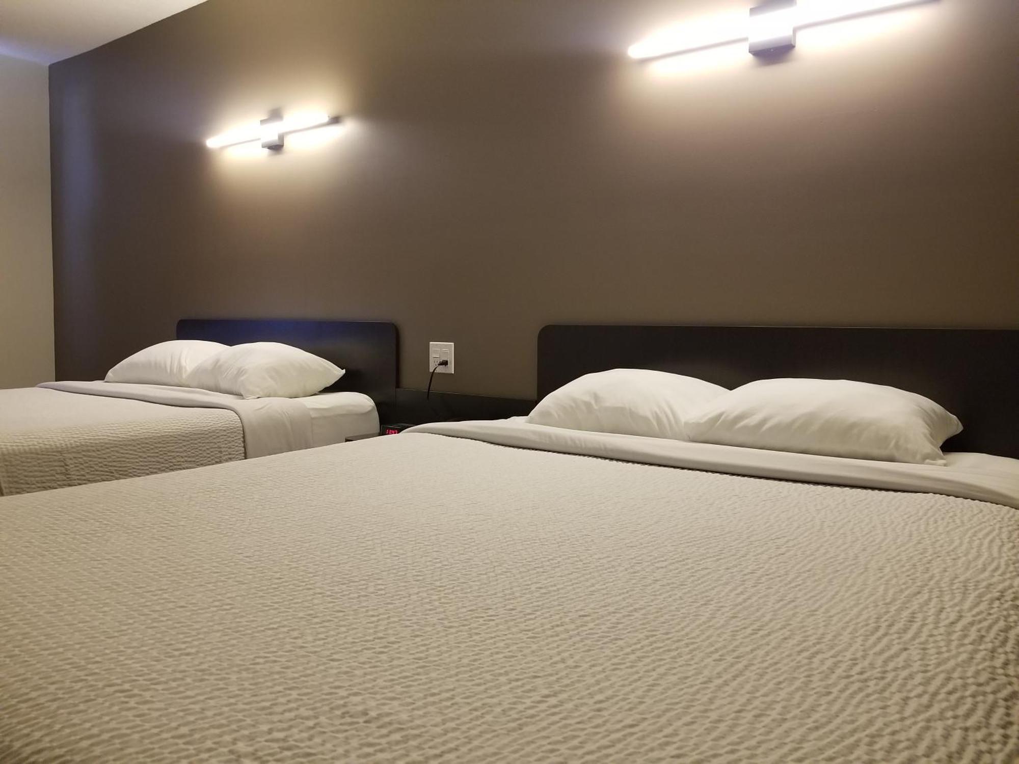 Joys Inn Innisfail, Ab Bagian luar foto