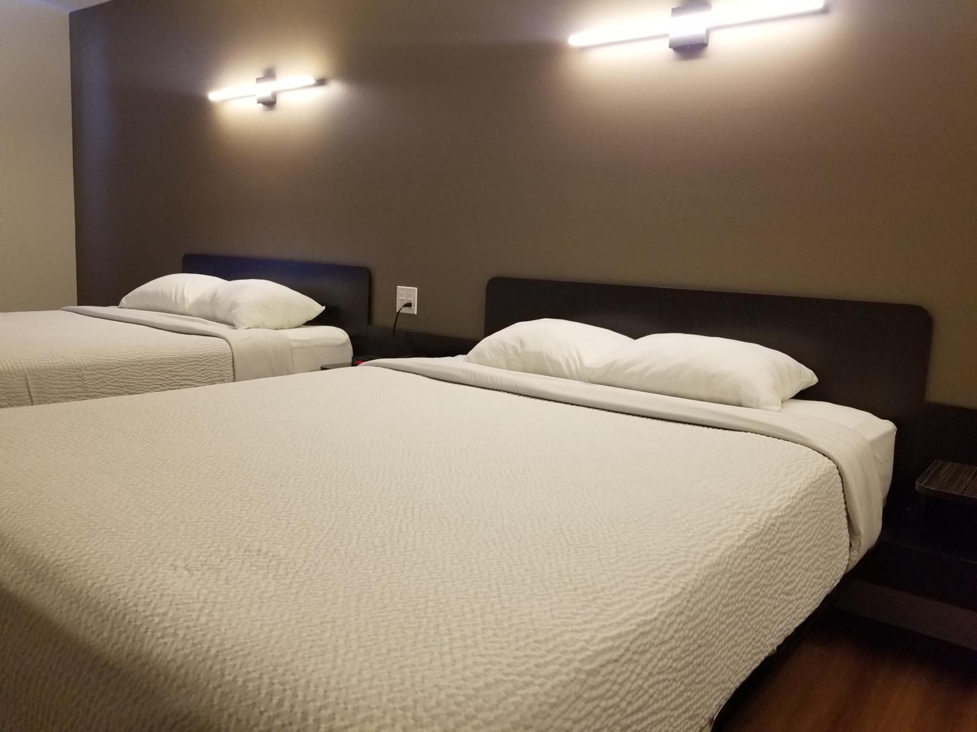 Joys Inn Innisfail, Ab Bagian luar foto