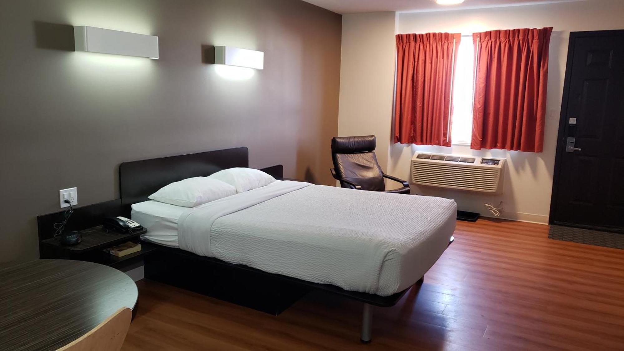 Joys Inn Innisfail, Ab Bagian luar foto