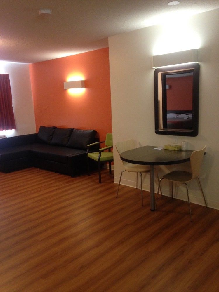 Joys Inn Innisfail, Ab Bagian luar foto
