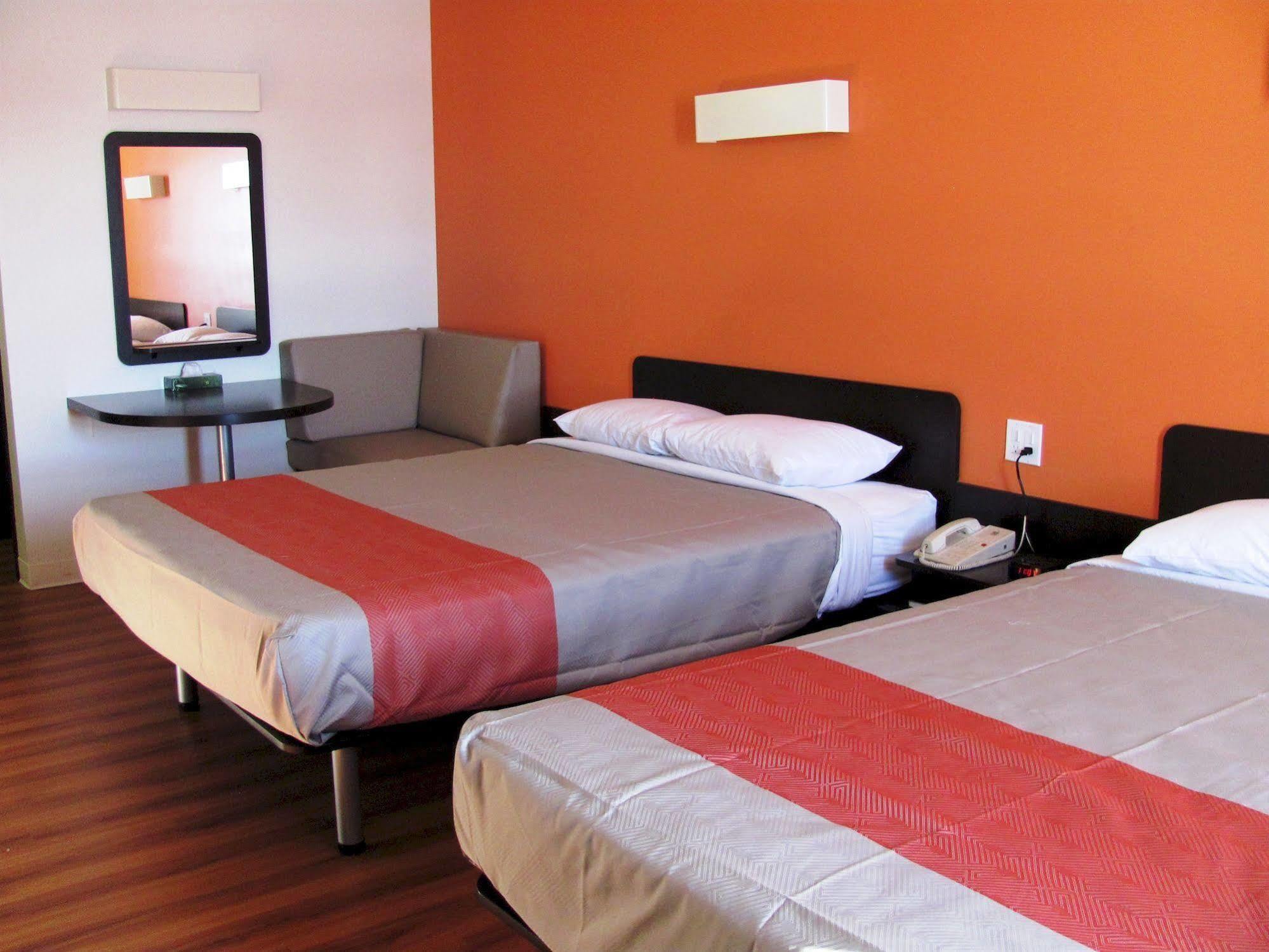 Joys Inn Innisfail, Ab Bagian luar foto